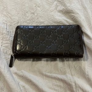 Authentic Gucci zippy wallet